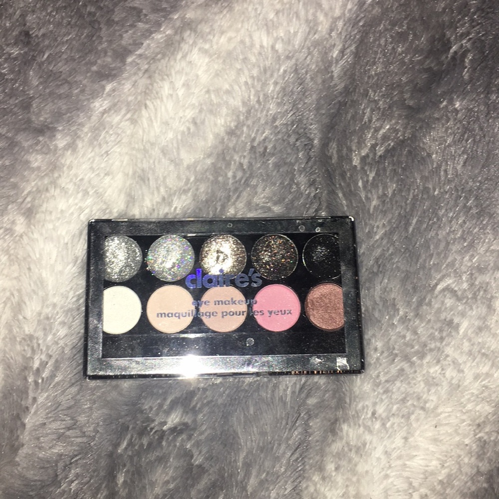 Claire’s mini eyeshadow pallete